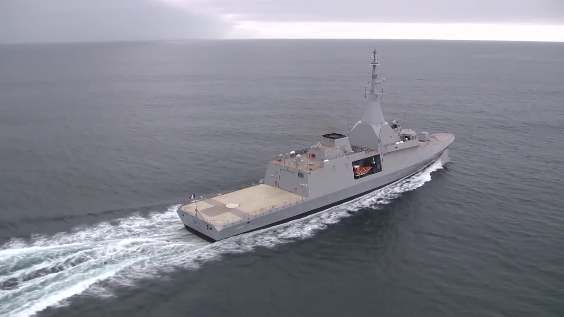 法国dcns公司出售给埃及海军的追风级2500型护卫舰进行海试