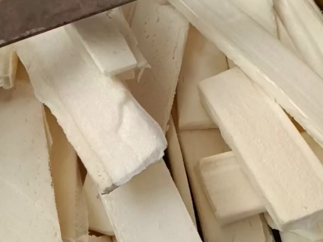 发泡板粉碎机 泡沫板破碎机 聚氨酯泡沫板打碎机出料粗细可调