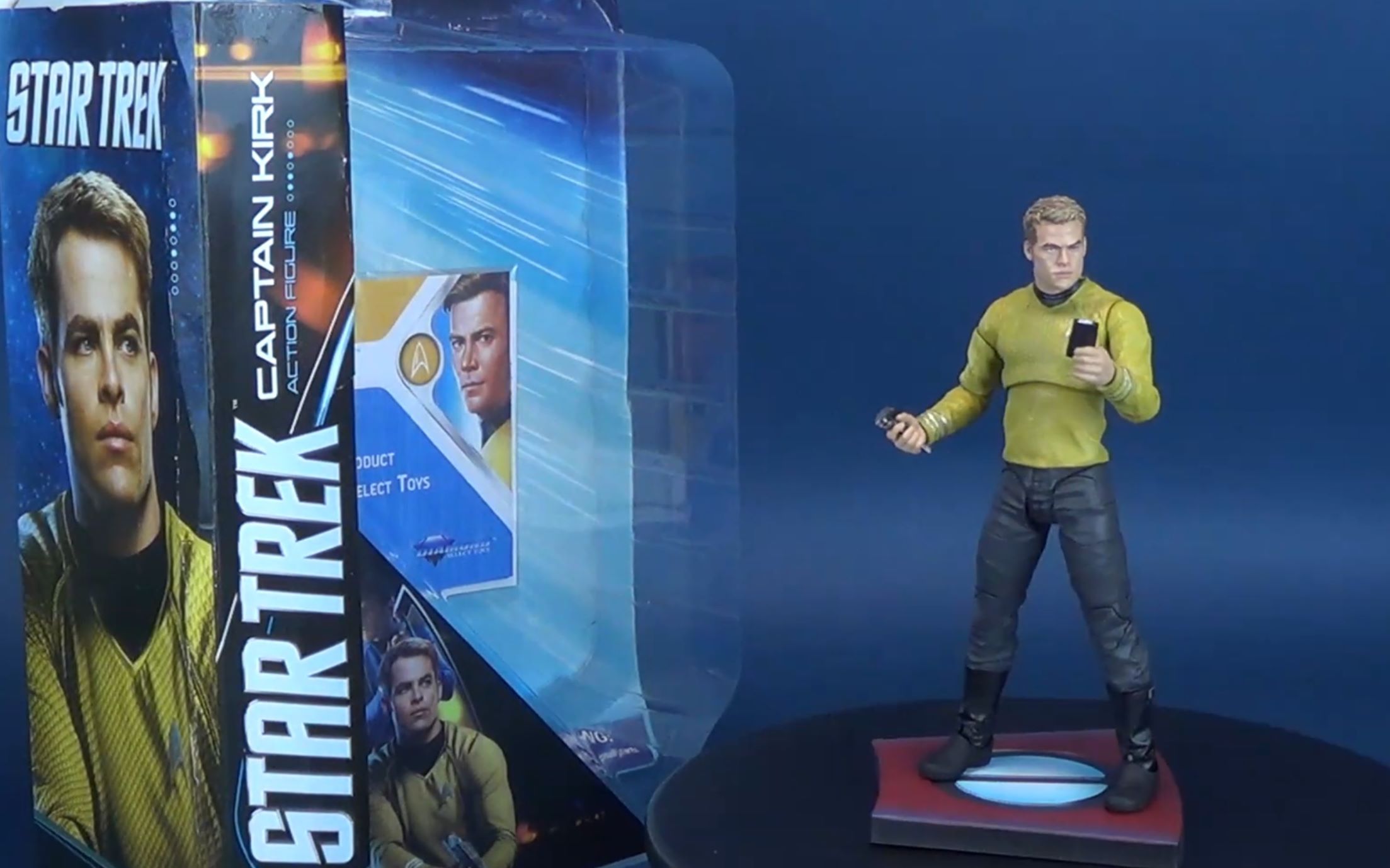 [图]星际迷航Diamond Select Star Trek Into Darkness Captain Kirk Figure Review