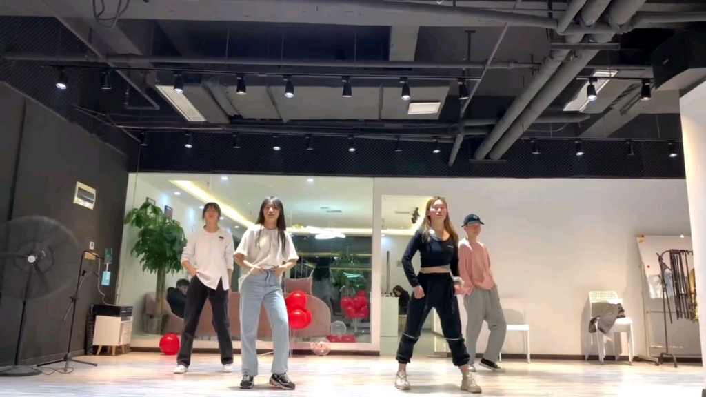 活动作品零基础舞蹈咆哮插兜舞