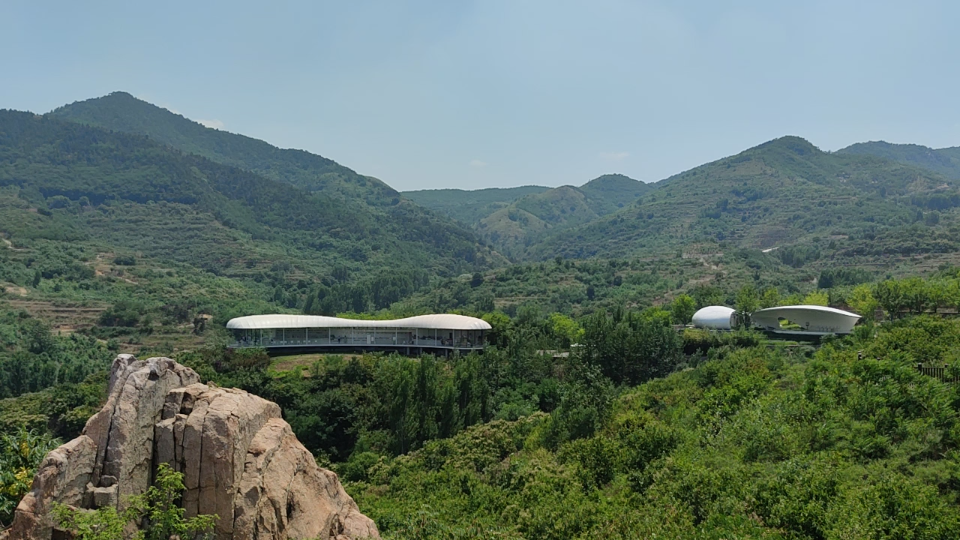 宋ⷧŽ‹安石《登飞来峰》:飞来山上千寻塔,闻说鸡鸣见日升.不畏浮云遮望眼,自缘身在最高层.哔哩哔哩bilibili