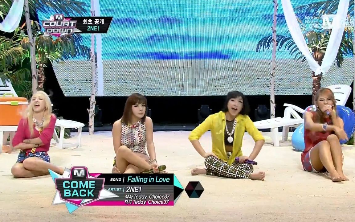 [图]【2NE1】FALLING IN LOVE 回归舞台 @MCountdown COMEBACK 130711