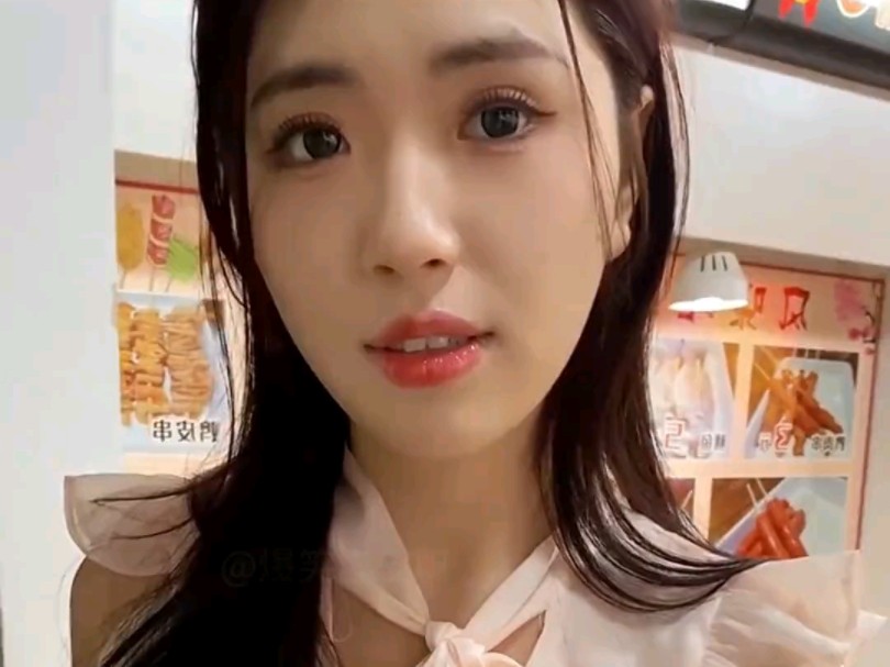 和面馆老板娘的缘分，这老板娘真漂亮，这谁能顶住？ # 缘分 # 遇见她 # 美女 # 这谁能顶得住啊-爆笑皮皮呀--爆笑皮皮呀--哔哩哔哩视频