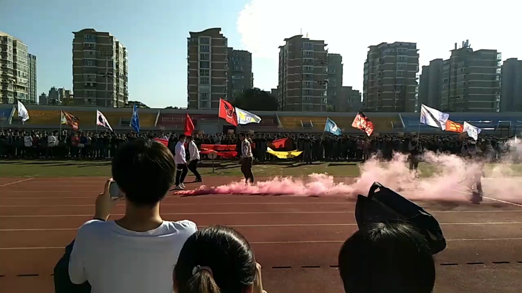 点赞过万主动办全城巡演!蚌埠一中第五十一届运动会〖扫黑除恶主题〗开幕式表演哔哩哔哩bilibili