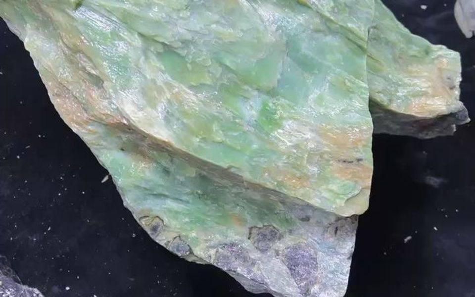 且末黑羊洞猫眼碧玉74公斤