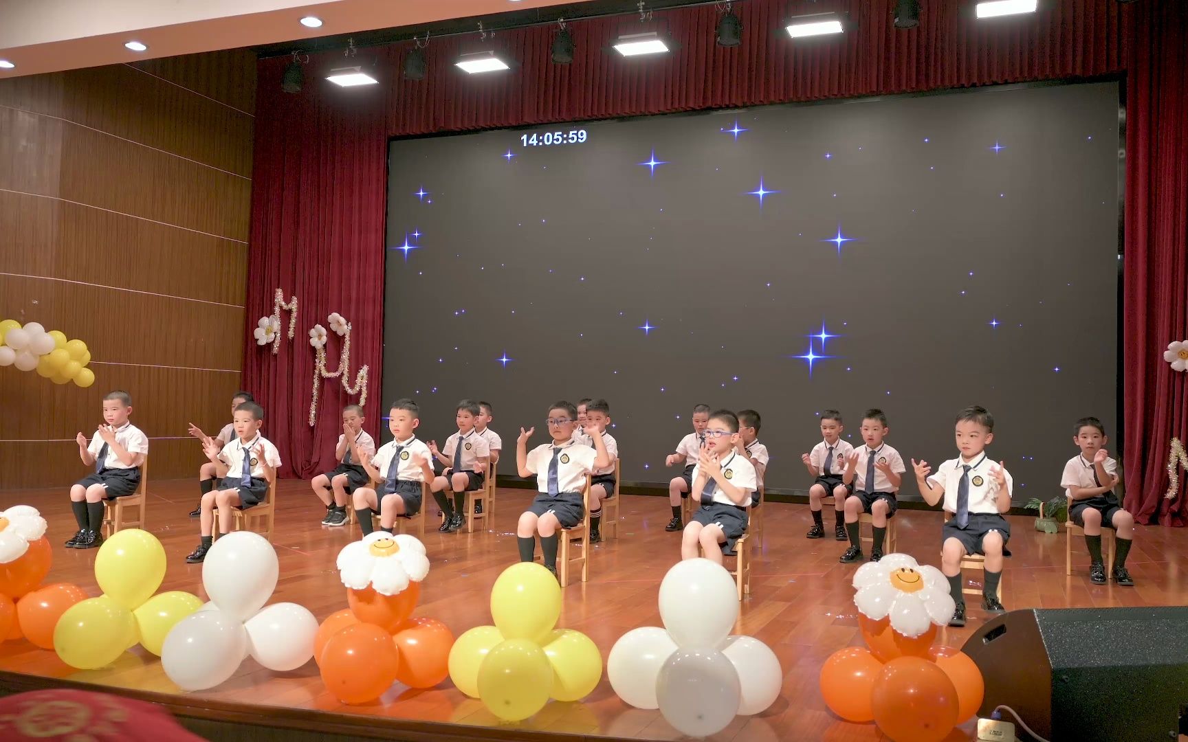 梅园幼儿园毕业典礼——大二班节目《幼儿园的美好时光》