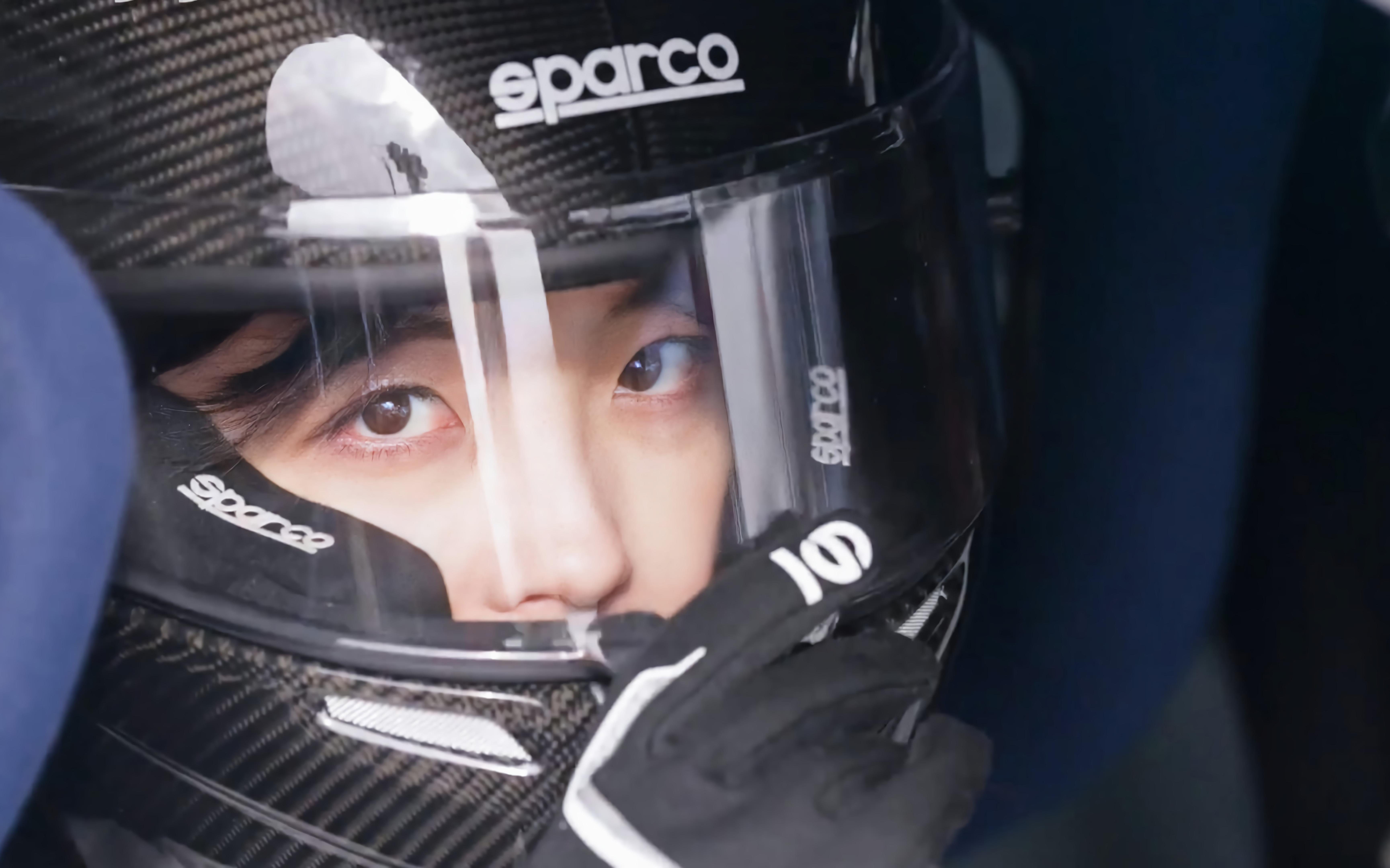 活动  【不愧是我03】赛车手冰冰(高清壁纸横屏版)