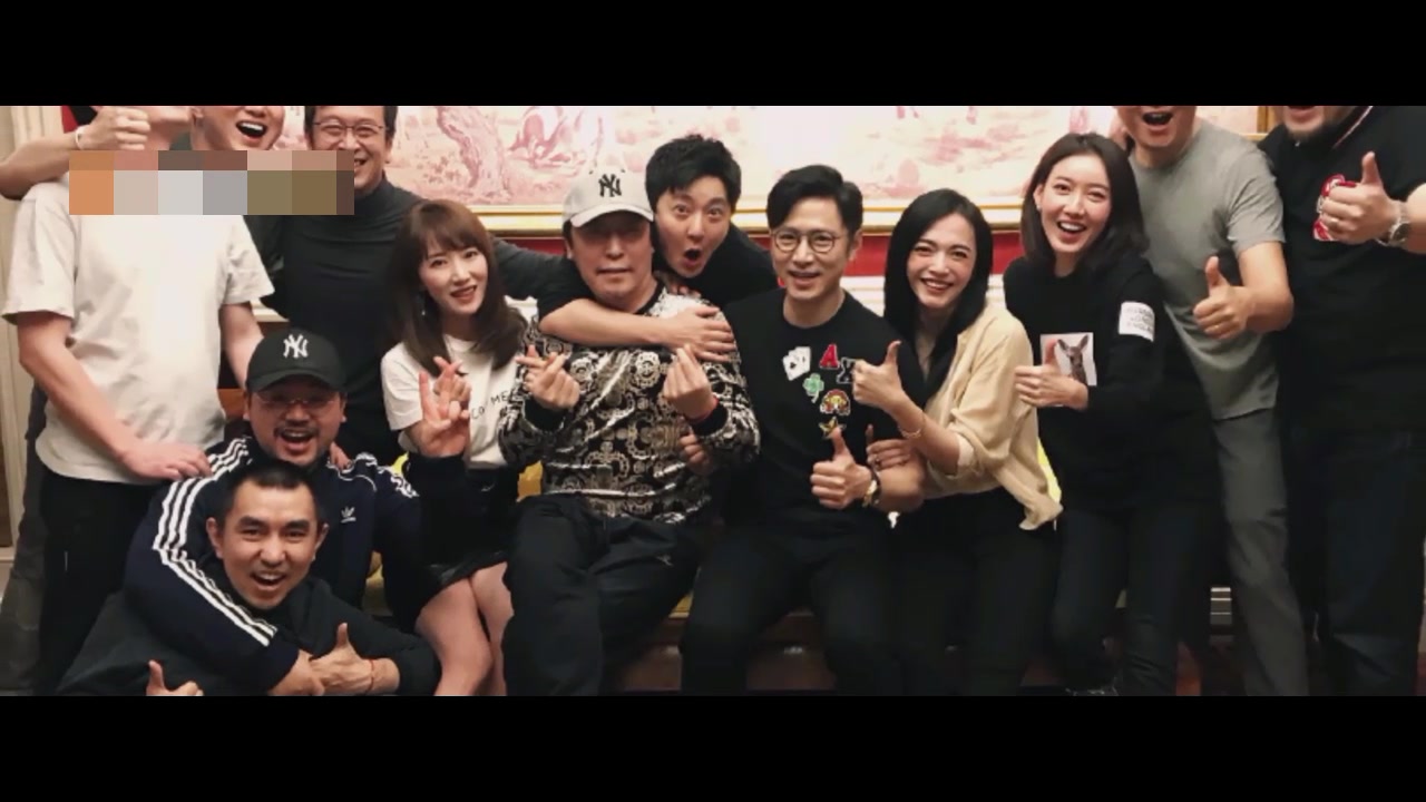 姚晨晒都挺好剧组重聚照倪大红变潮男放电比心