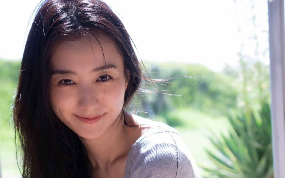 高田里穗写真集 「永遠のヒロイン」花絮