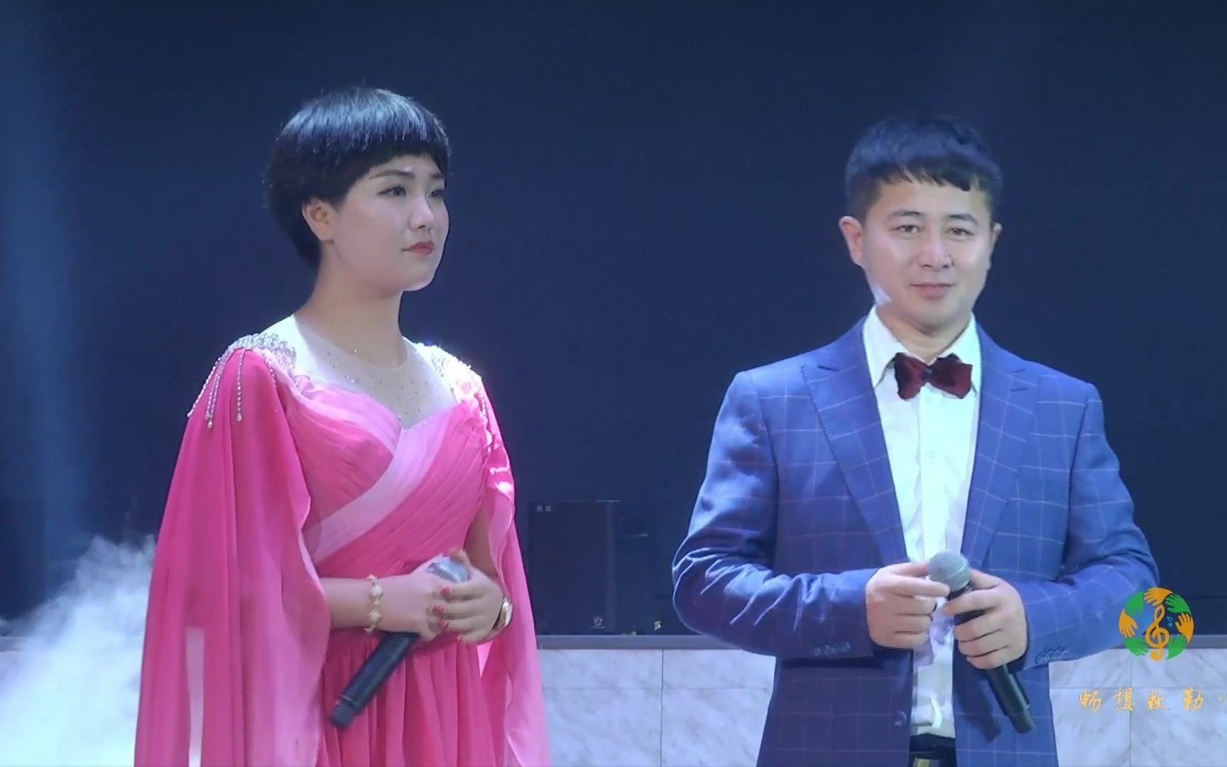 小甜瓜&赵丽娜陕北歌曲对唱《走西口的人》包头现场版