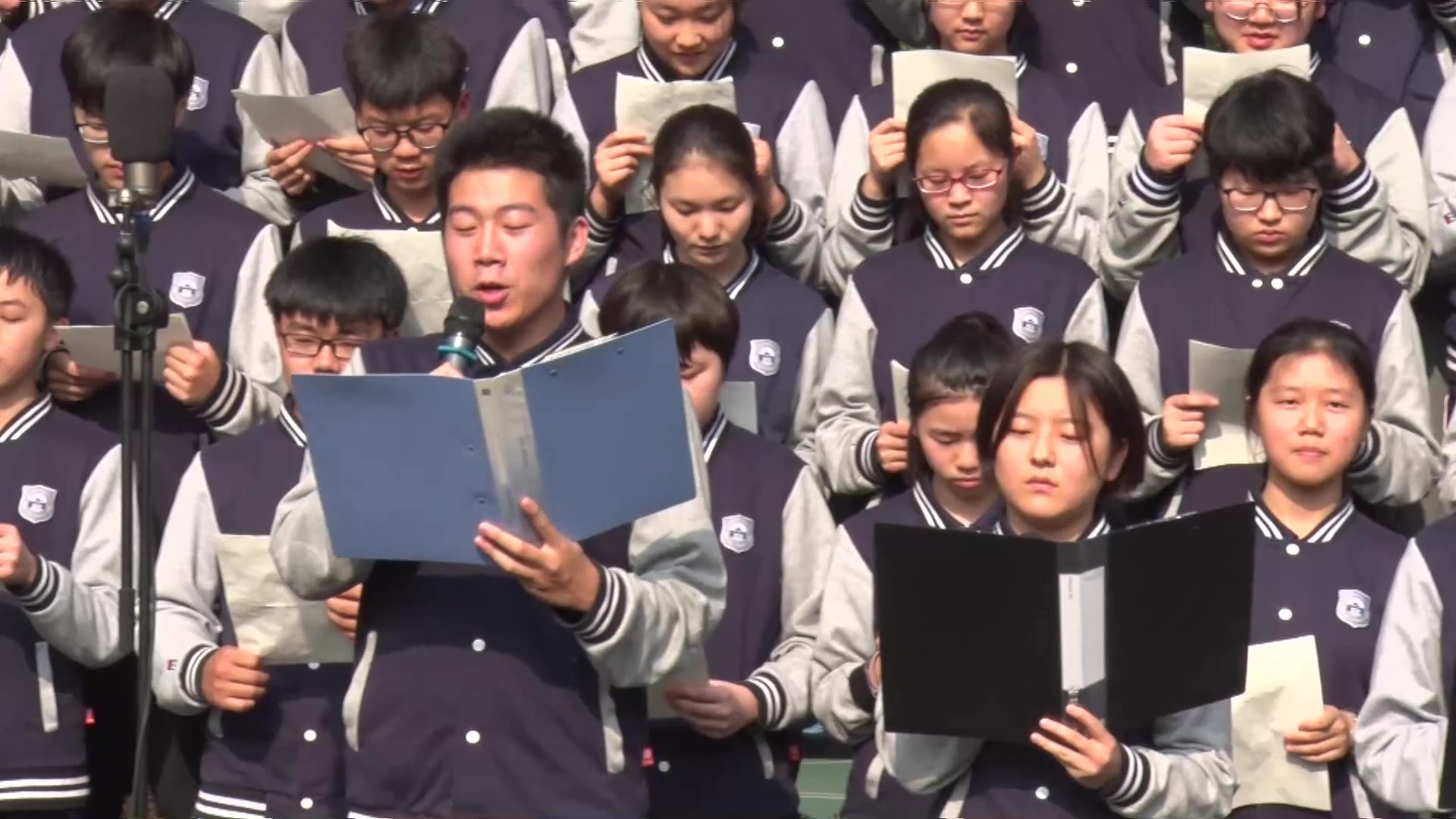 [图]武汉大学附属中学“诵读经典 爱我中华”2019届四班《祖国的赞歌》