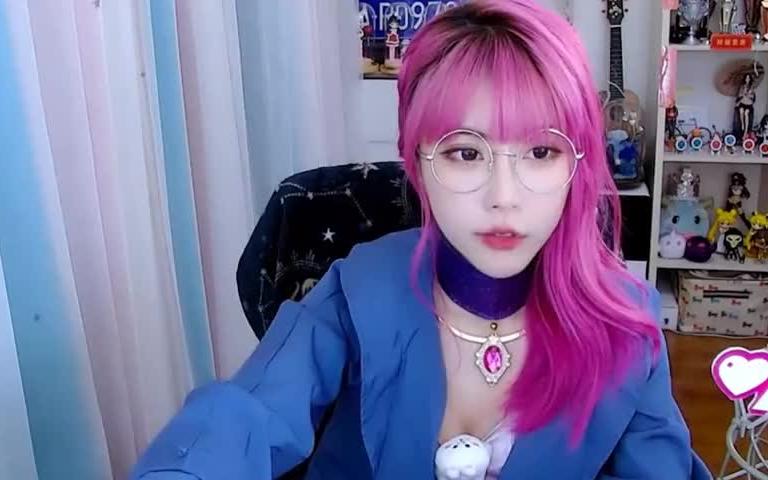 周淑怡穿性感毛衣热舞,只为求得一次超管警告?