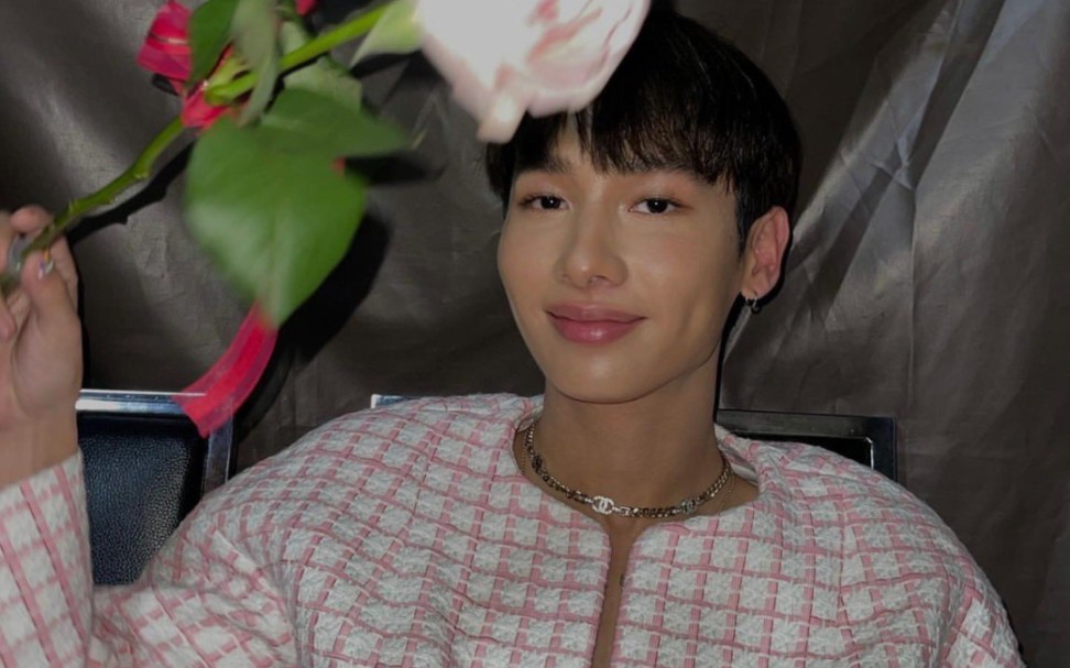 活动  【gun阿塔潘】宝贝拿着粉玫瑰,可是在我心里,你才是我的粉玫瑰