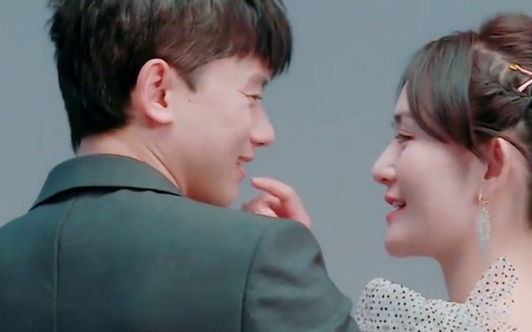 张杰谢娜结婚12年还能如此甜蜜,不仅仅是互相体谅,还有细节的感动.