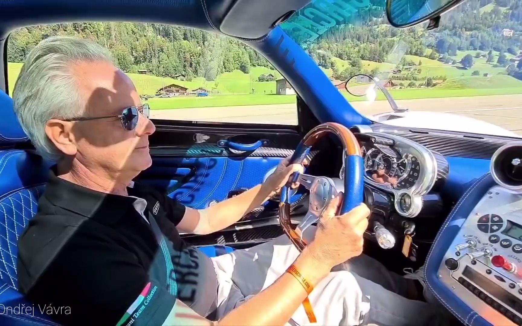 帕加尼创始人驾驶 pagani zonda f 挑战保时捷卡雷拉gt.