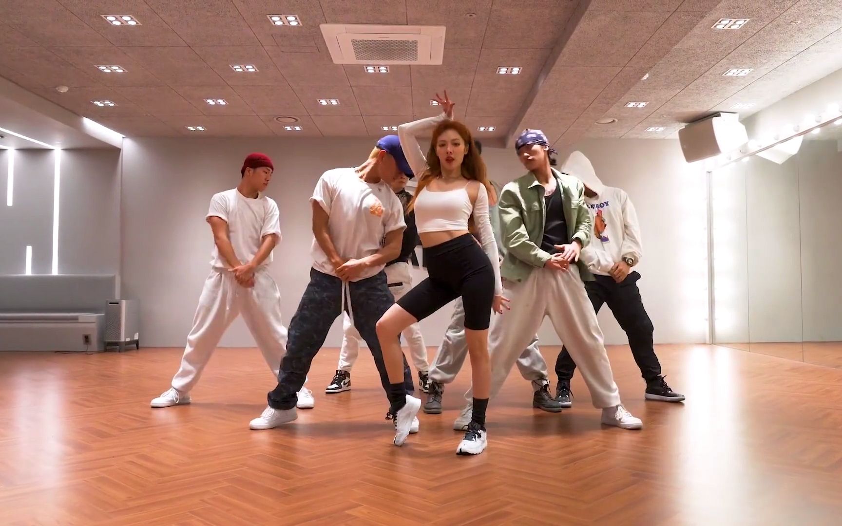 blackpink lisa翻跳视频 姜丹尼尔回归新曲《paranoia》mv预告2公开