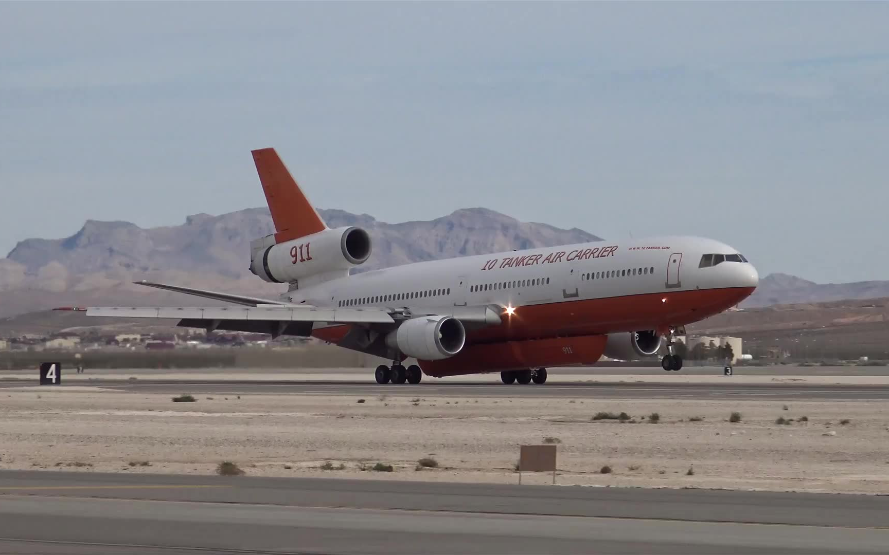 【美国国家航空展】空中消防车 — dc-10-30"灭火飞机"(2016)