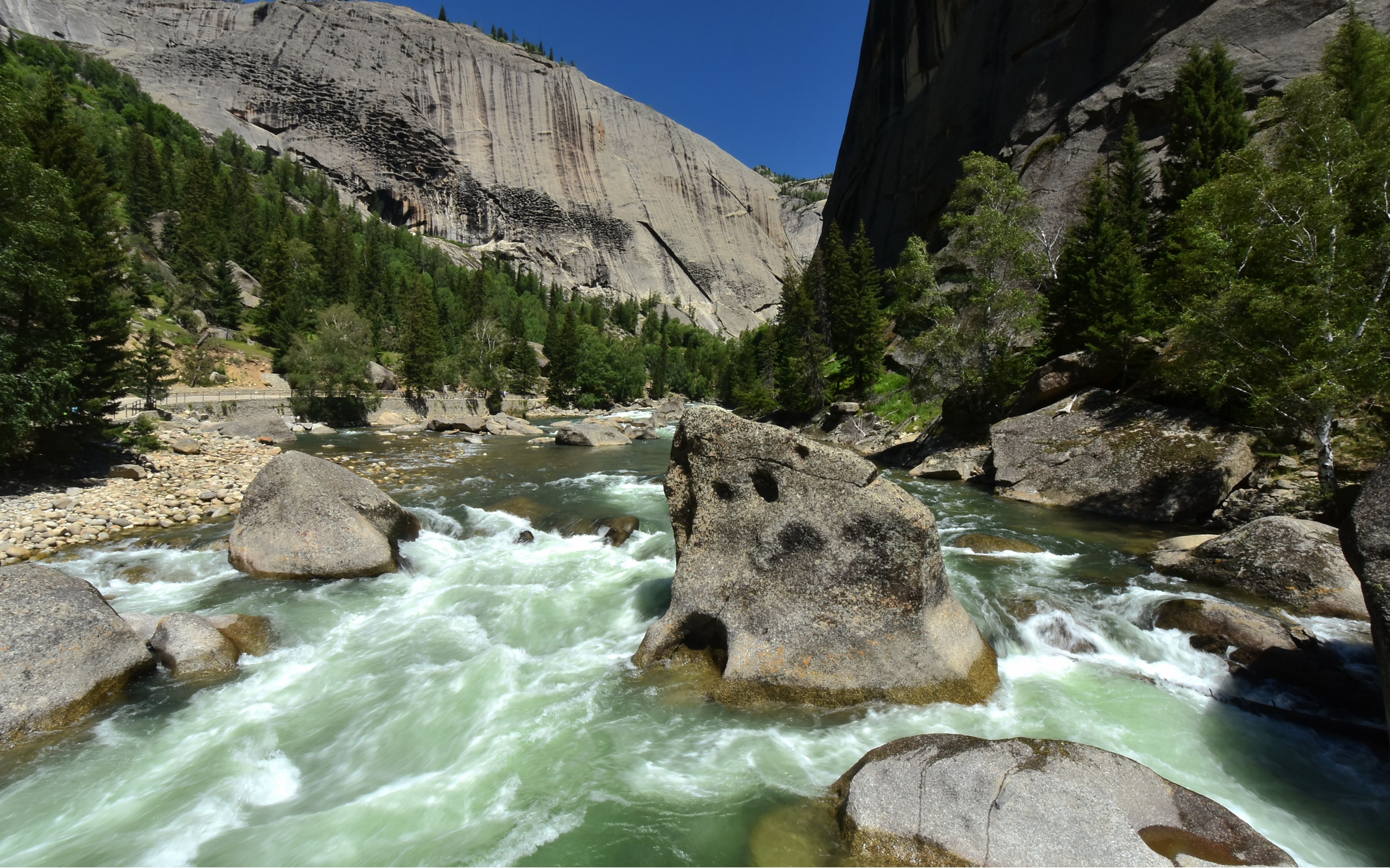 《随风驾中国》新疆 富蕴【美丽的可可托海额尔齐斯大峡谷】