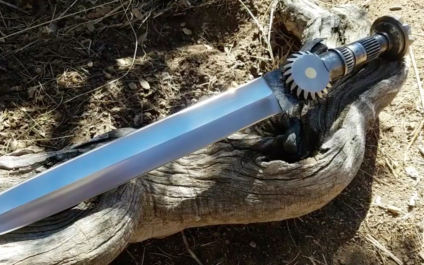 用废旧金属做一把机械风格长剑