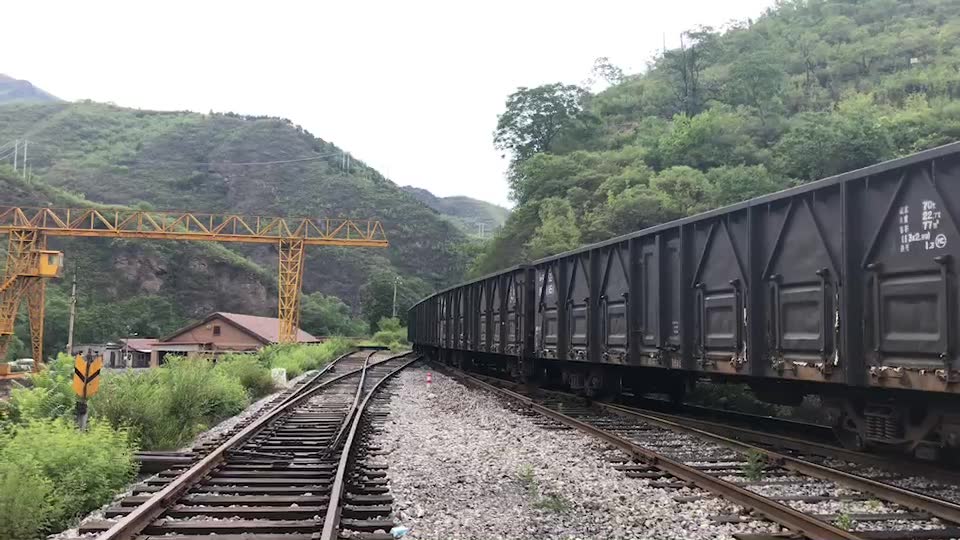 良陈铁路(良陈线)白草洼站调车作业,取送大安山煤矿敞车