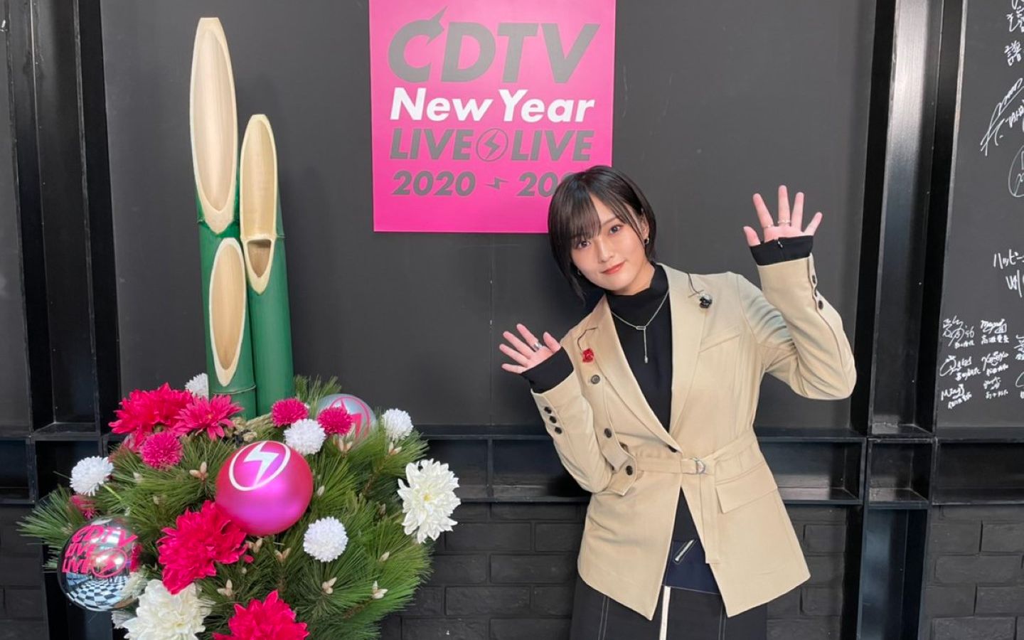 [图]山本彩 - 愛なんていらない (20.12.31.CDTV Live Live SP)