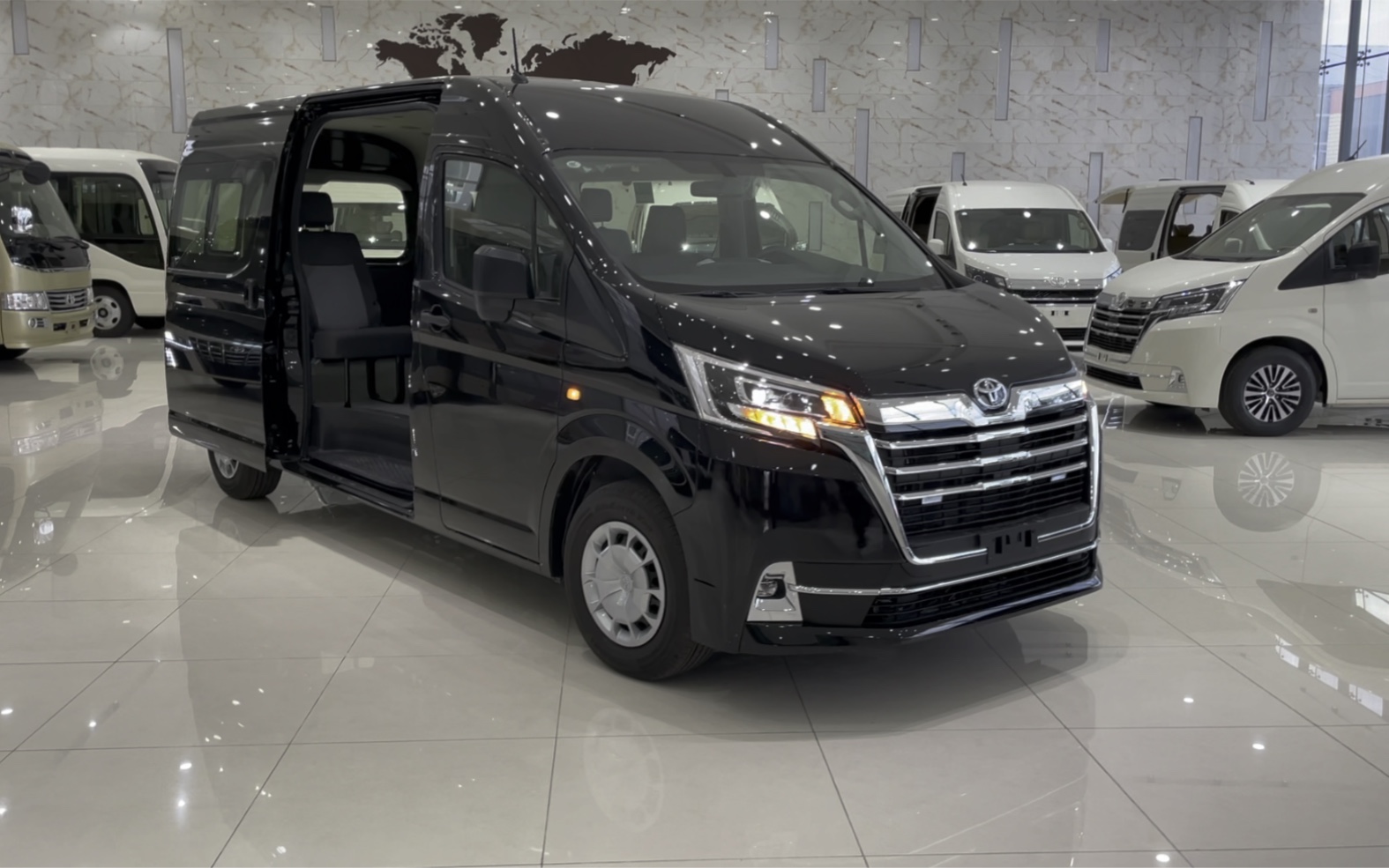 纯黑色丰田海狮升级格兰维亚套件