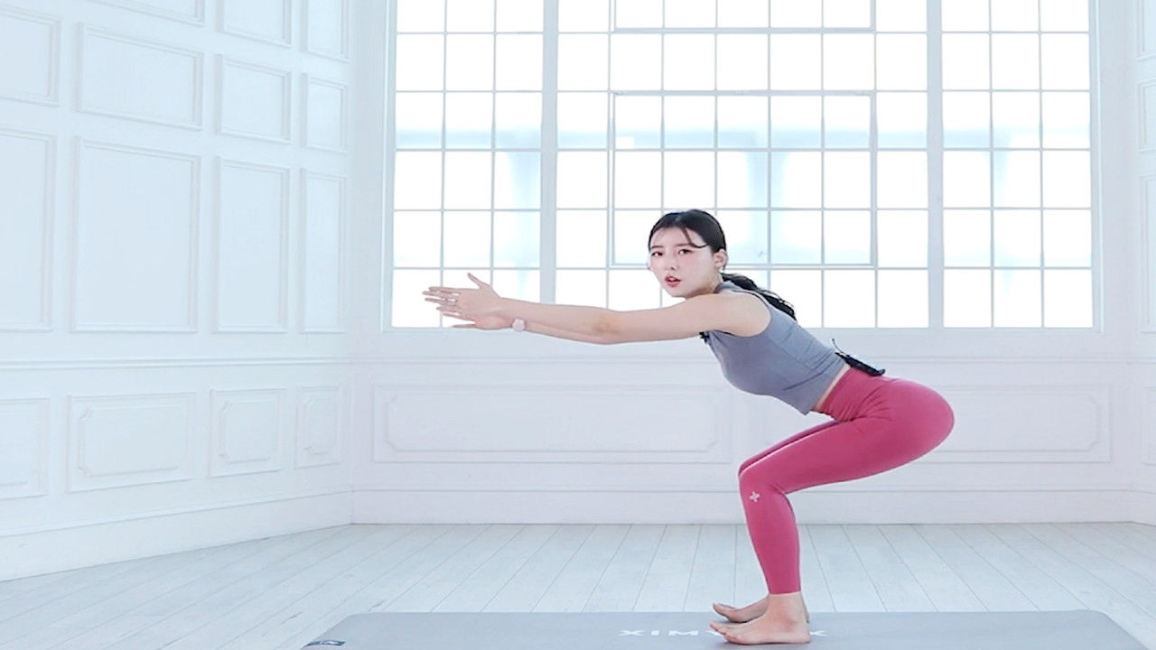 瑜伽黄老师:美女瑜伽老师教你半蹲式,伸腰瘦腿翘臀只需一个姿势_哔哩