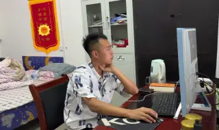 Video herunterladen: 偏远乡镇编下班后