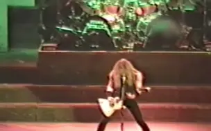 Descargar video: James Hetfield早期令人惊艳的吉他下拨现场 来自 1986