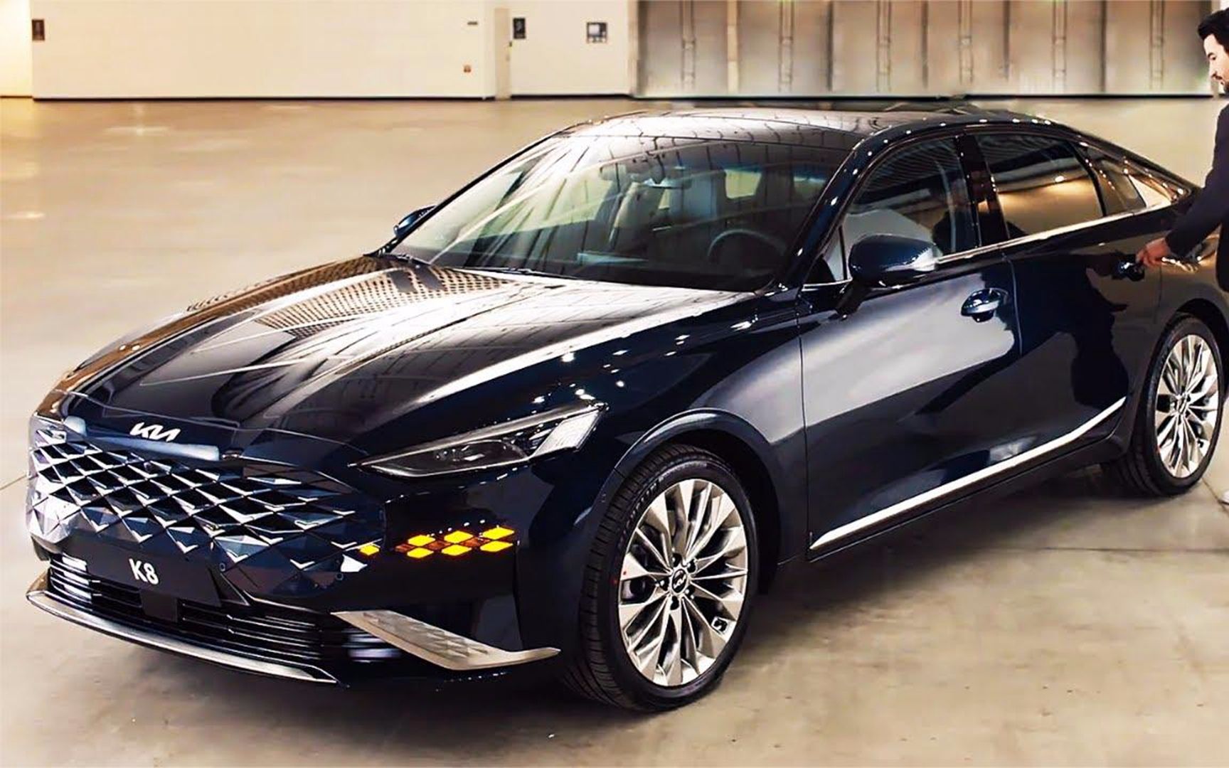 2022款起亚k8来了,外观比奔驰s级还气派,看啥丰田凯美瑞_哔哩哔哩