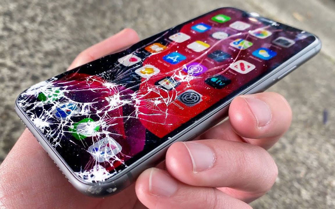 把最新的iphone11往地上丢会炸掉吗?结局出乎意料…@油兔不二字幕组