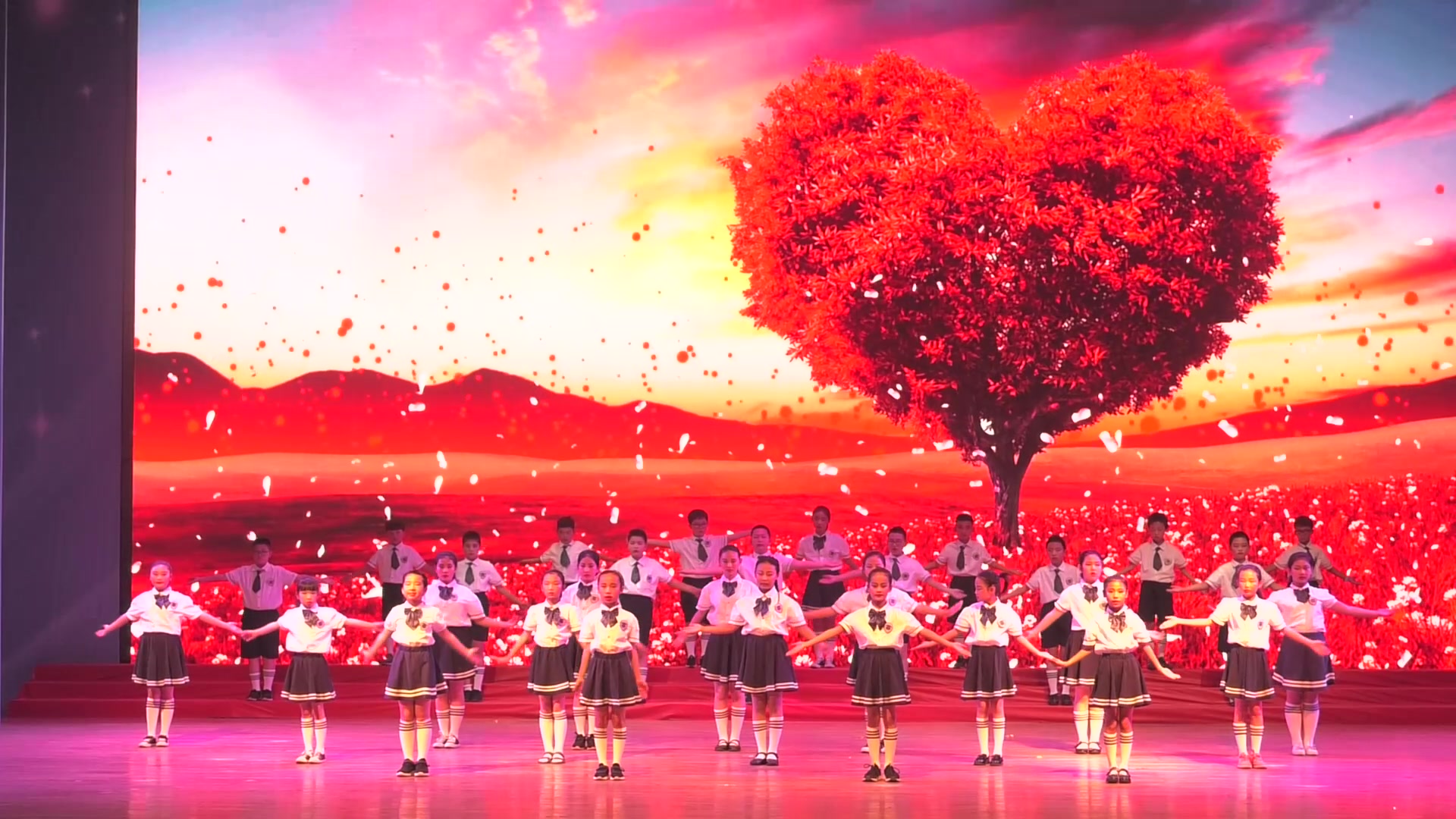 2019年六一儿童节表演_14_手语舞_感恩的心_六年级
