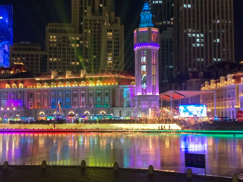 津湾广场打铁花