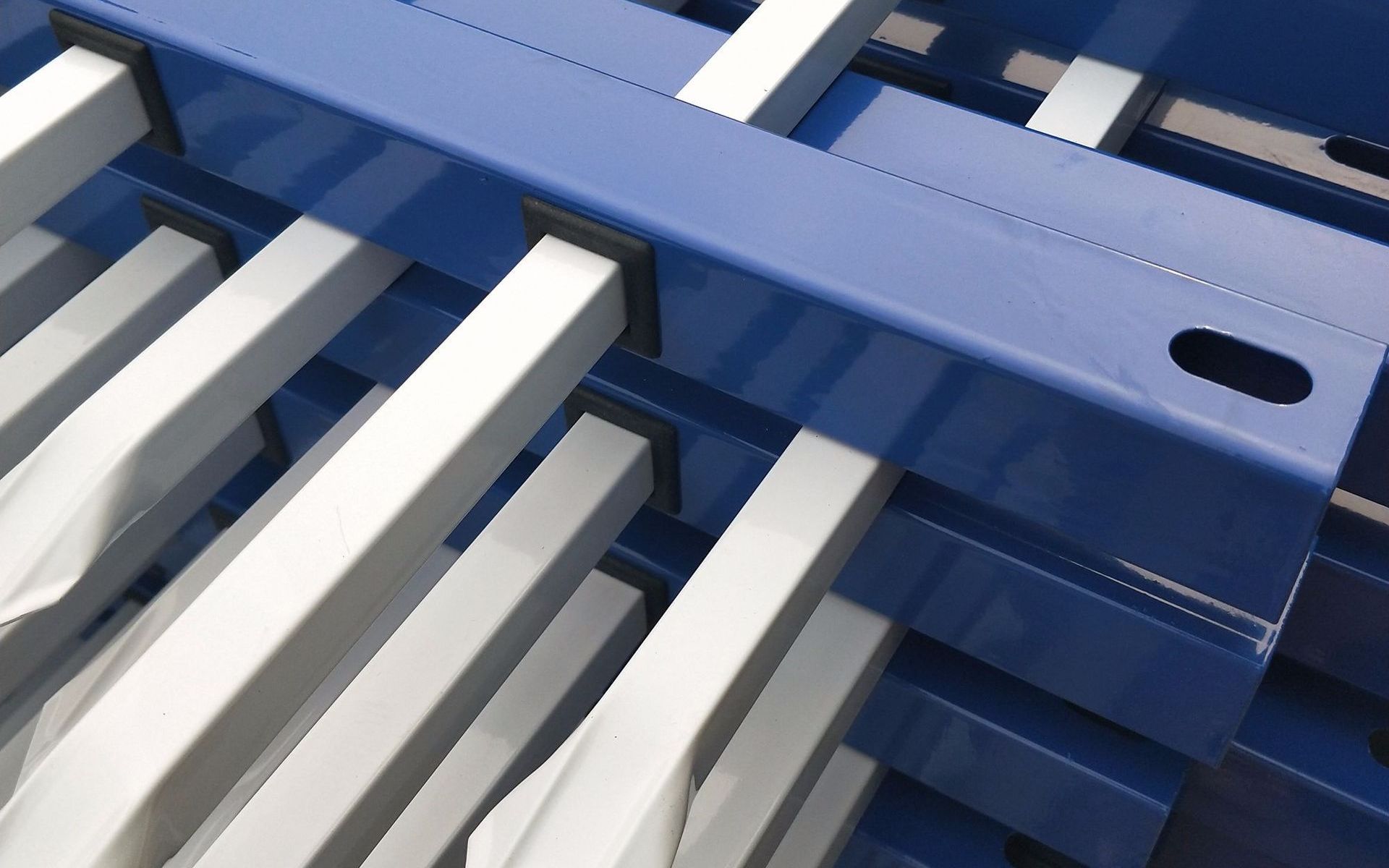 恺嵘护栏 小区围墙蓝白锌钢护栏围挡