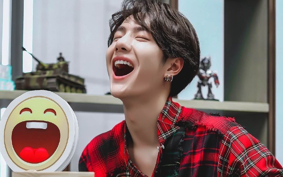 王一博考古搞笑合辑-----观看请注意:你的牙齿和嘴角哦_哔哩哔哩_bili