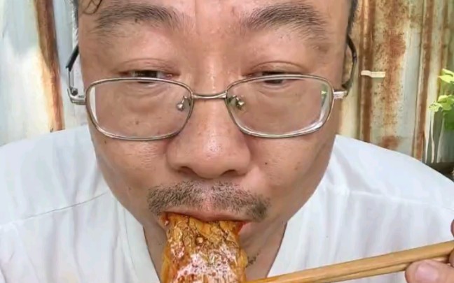 孙校长孙万山野外制作麻辣烫美味有食欲