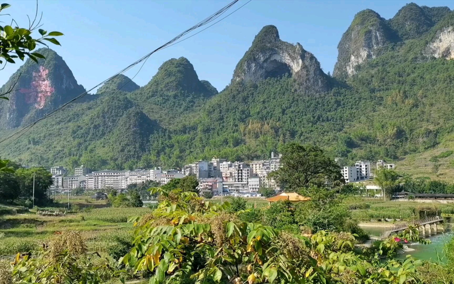 [图]骑行中国 ，探访长寿之乡——巴马长寿村。做饭被围观 好尴尬。