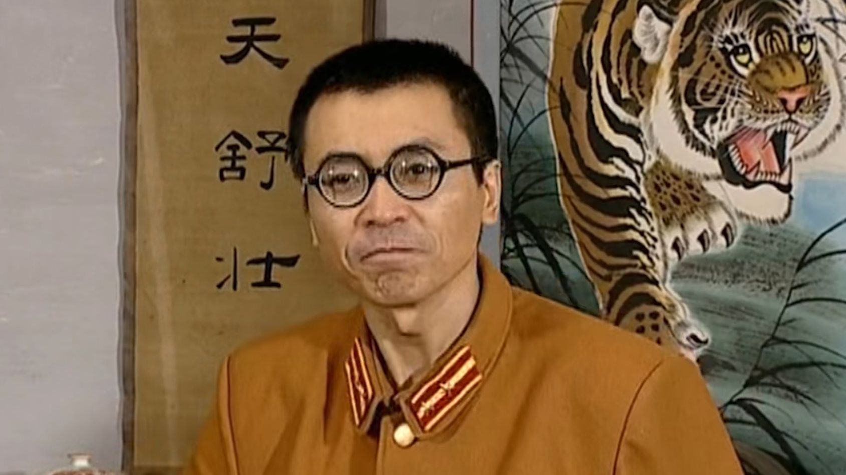 野尻大佐被黄队长摔得一蹶不振,使我幸运的成为了安邱城里的蝎子屎