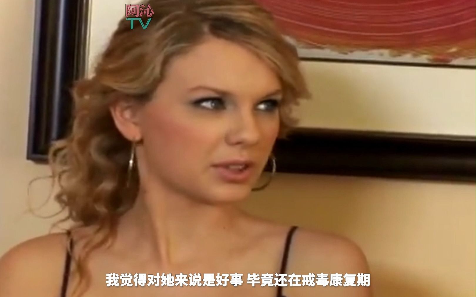 [图]【经典回顾】TaylorSwift红之前的一段采访：刚和Amy Winehouse一起提名格莱美最佳新人，说话很古灵精怪，从那会儿就看出姐很会自嘲...