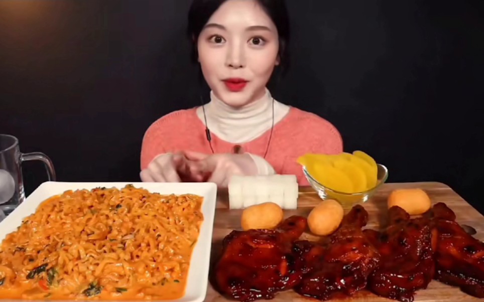 【boki吃播 一口满足系列】香辣奶油炒面·碳烤鸡腿