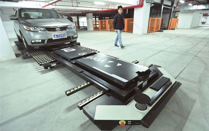 国产最牛停车场,世界首创机器人两分钟自动取车