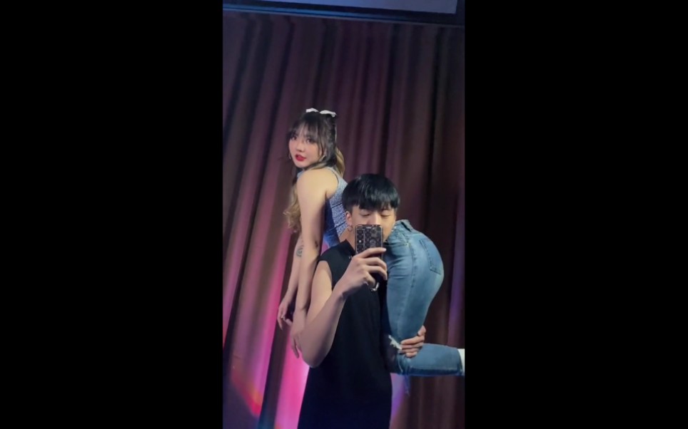 来呀一起扛老婆啊没有老公的一起扛闺蜜啊