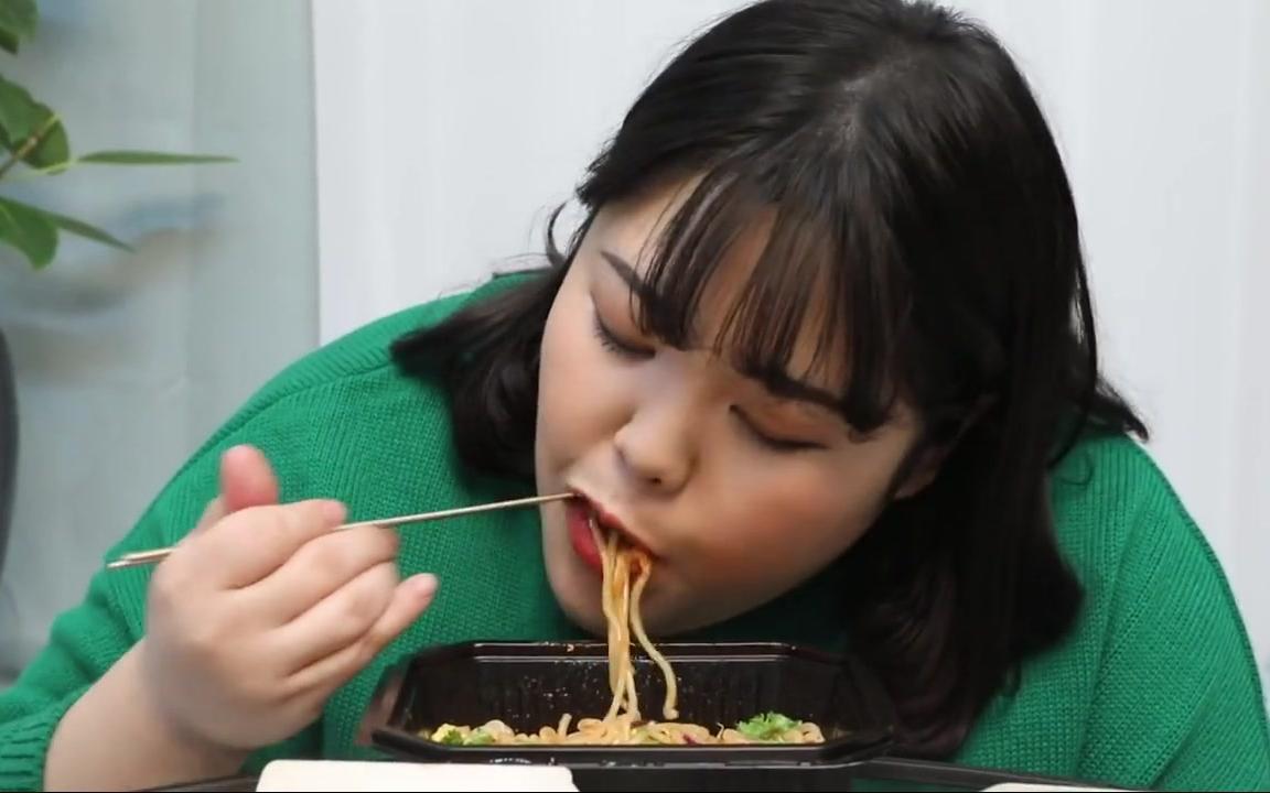 银河报|【韩国吃播asmr】秀彬大口吸入面条的魔性吮吸声 饺子 紫菜