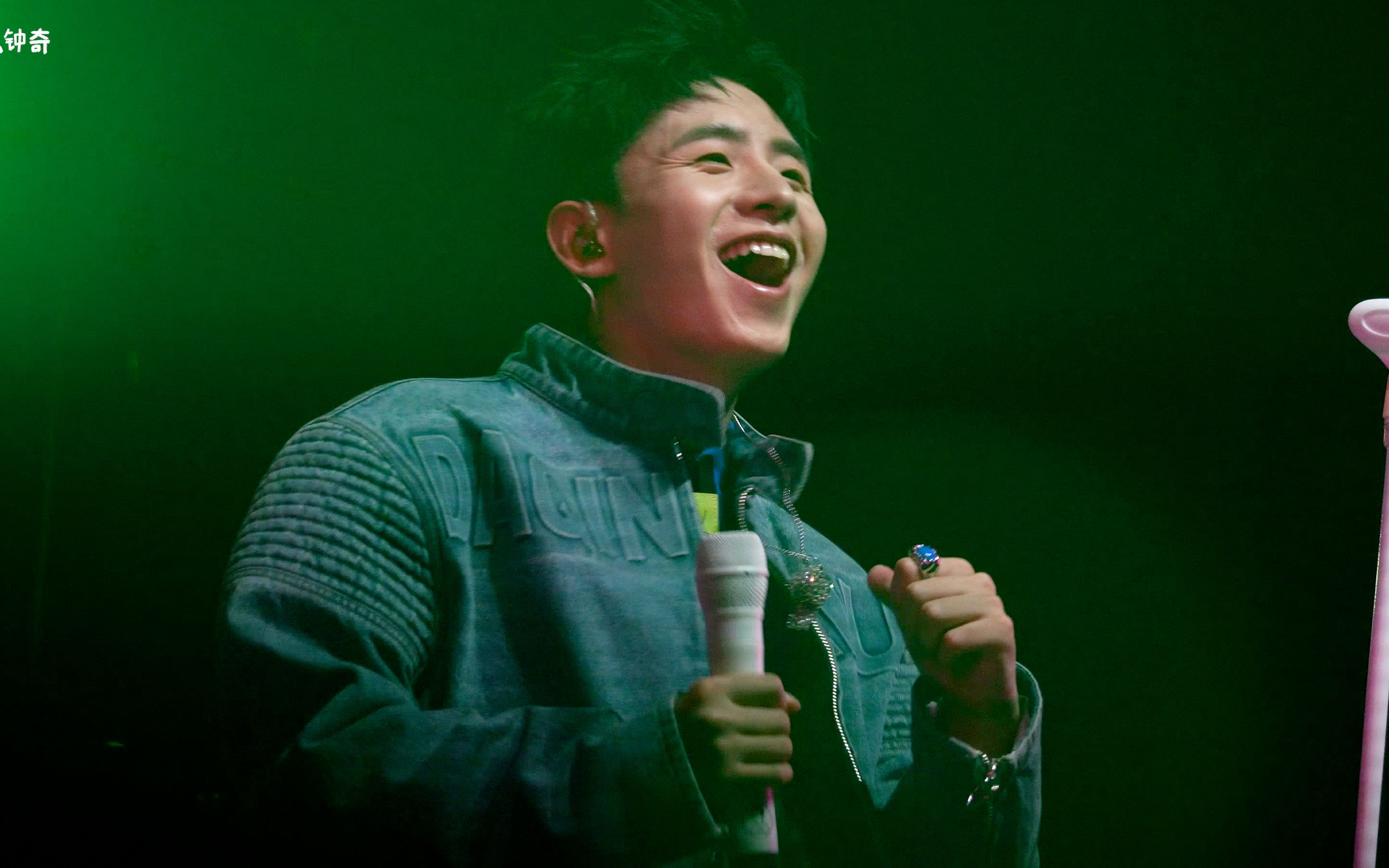 焦迈奇 - 怎么我睡不着你也不来救我(巡回演唱会 游泳回家 武汉站)