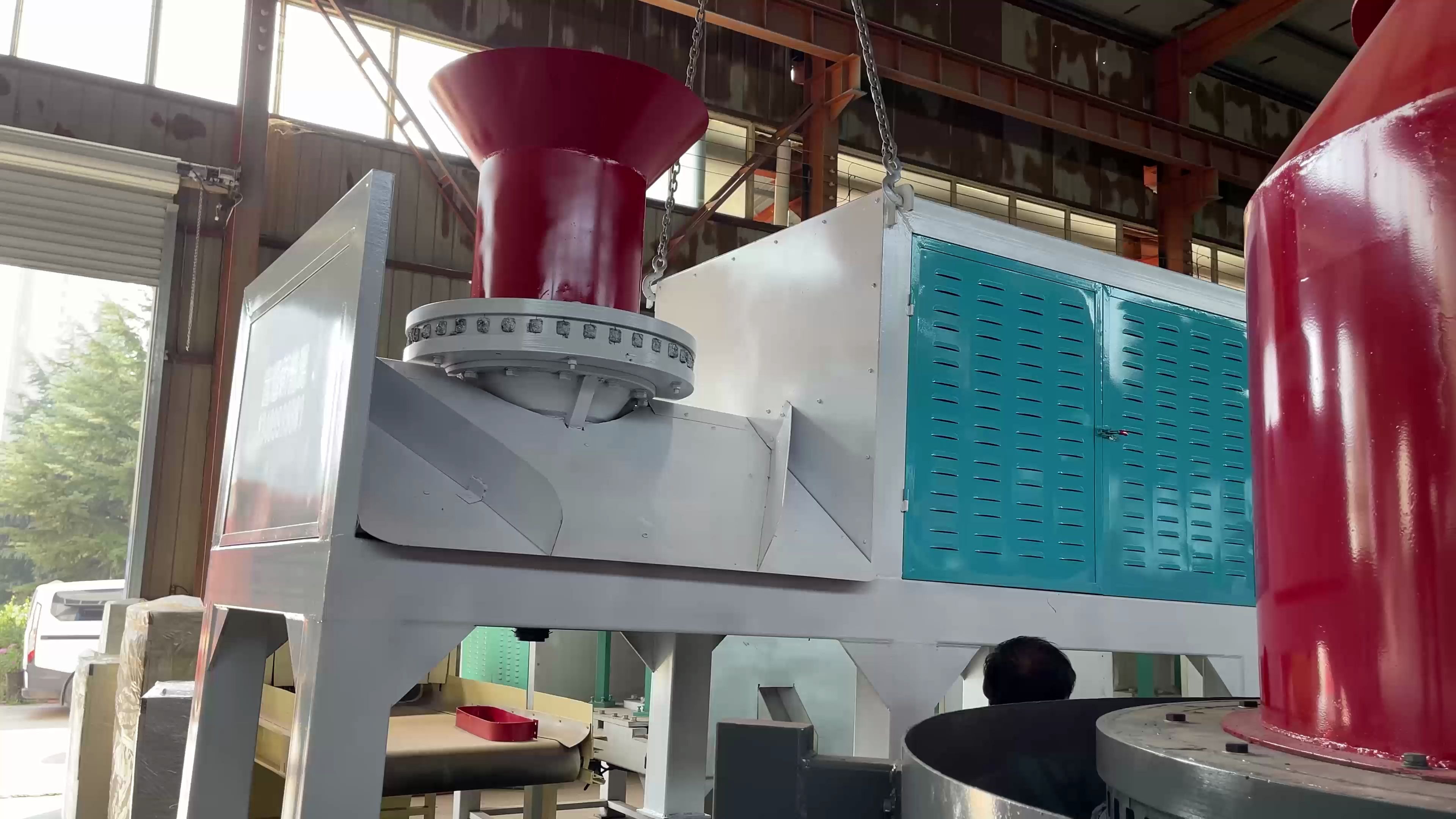 小型牛粪压块机设备发货