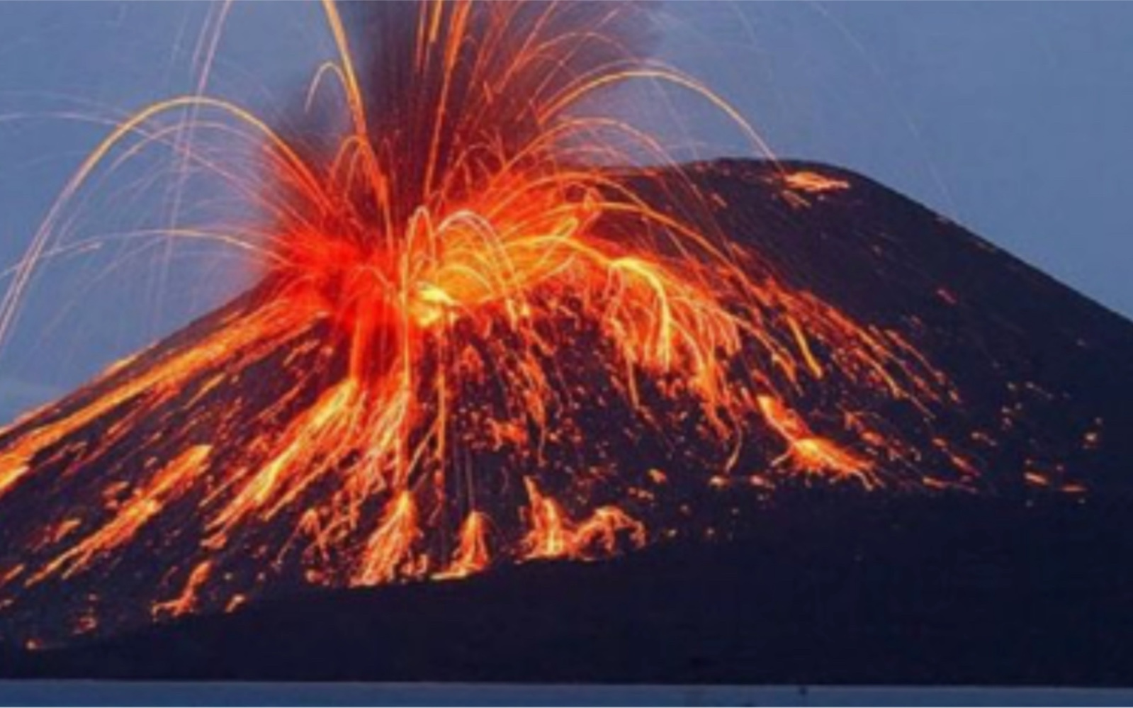 日本富士山火山爆发图片