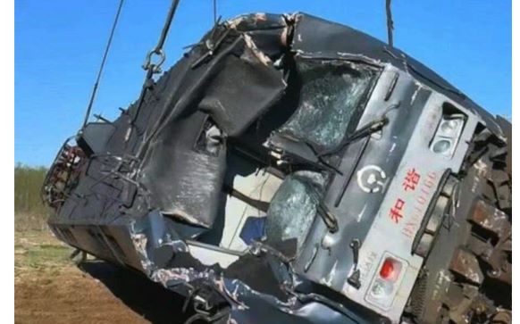 大秦线414事故车hxd10166牵引空车驶向大同