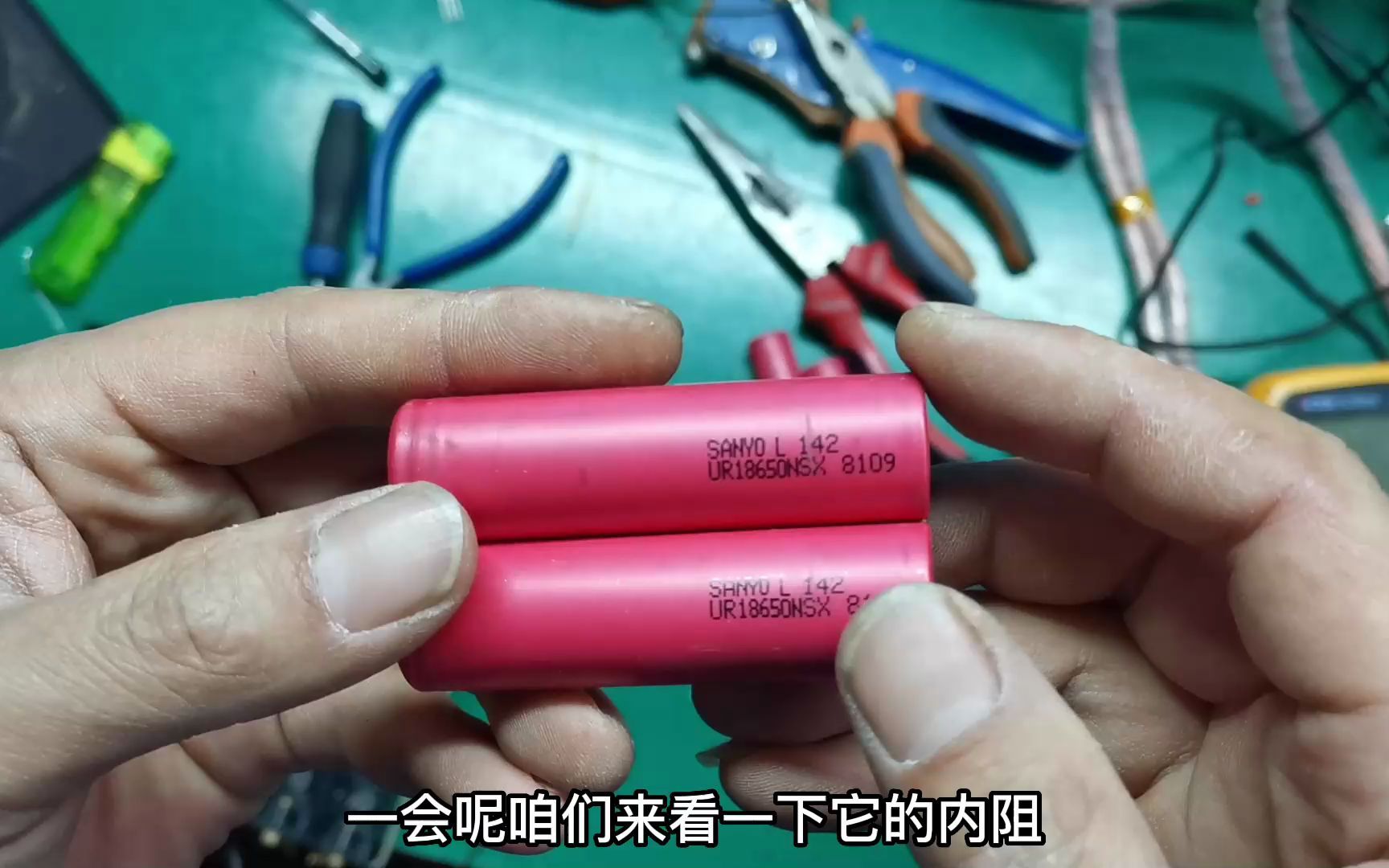 博士电池拆机三阳电池容量实测5安电流放电测得容量2安时多