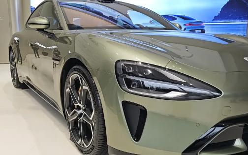 小米汽车 su7 橄榄绿