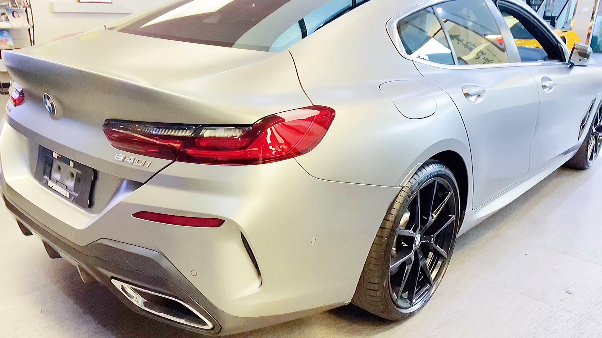 宝马轿车的天花板磨砂神秘银840i